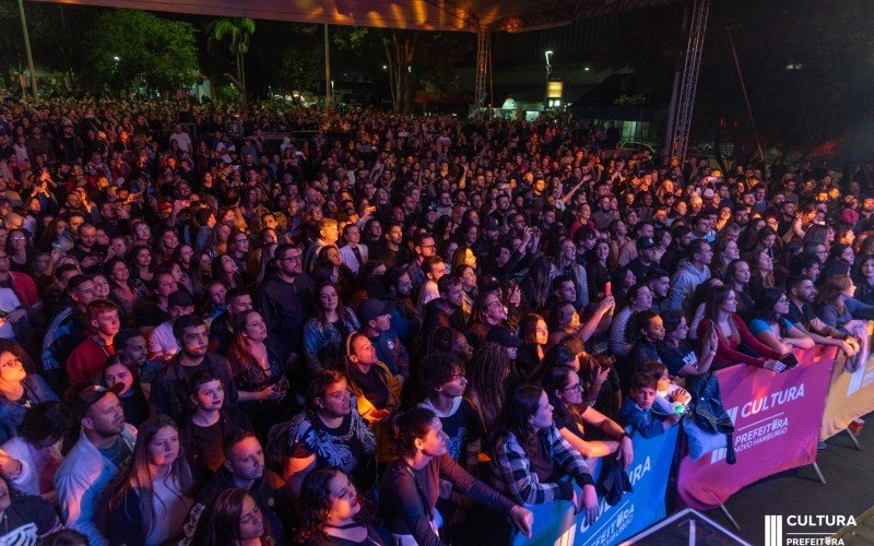 PÃºblico durante o show da ReaÃ§Ã£o em Cadeia