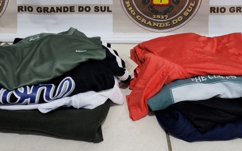 Apenas cinco dias após sair da cadeia, homem furta loja e tenta revender roupas na Serra gaúcha