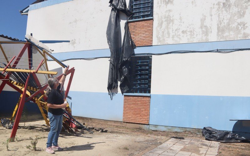 Oitão de um dos prédios caiu sobre pracinha há mais de um ano