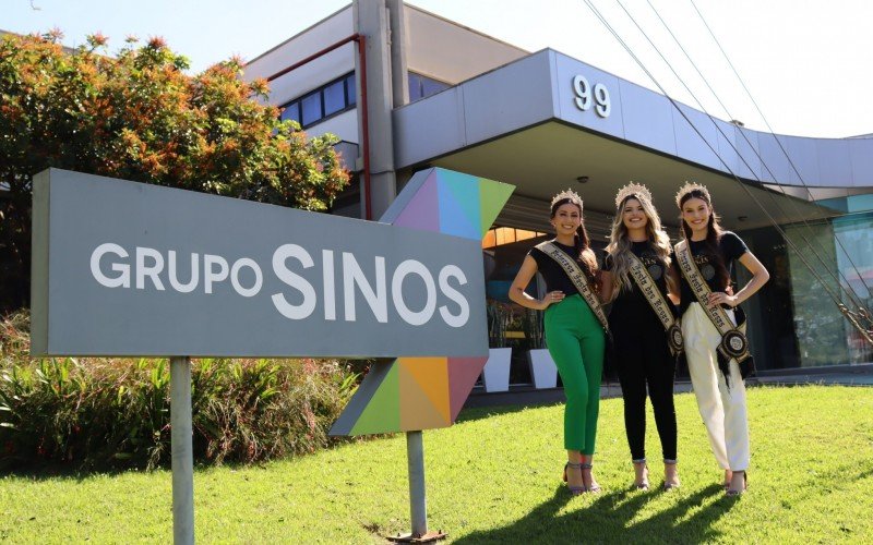 Corte da 38ª Festa das Rosa: Amanda Somavilla (princesa), Lívia Flor (rainha) e Flávia Souza (princesa) | Jornal NH