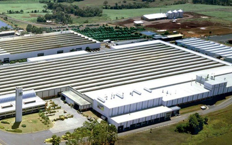 Multinacional demite quase 300 colaboradores de fábrica gaúcha