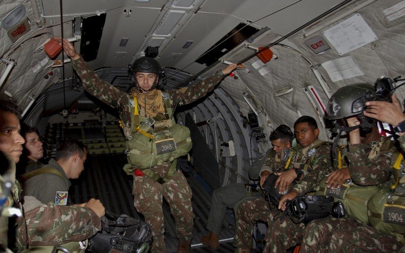 Mais de 1.200 militares participam dos exercÃ­cios