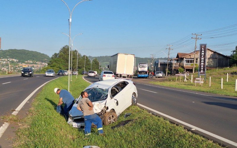 Veículo derrubou poste na RS-239 | Jornal NH