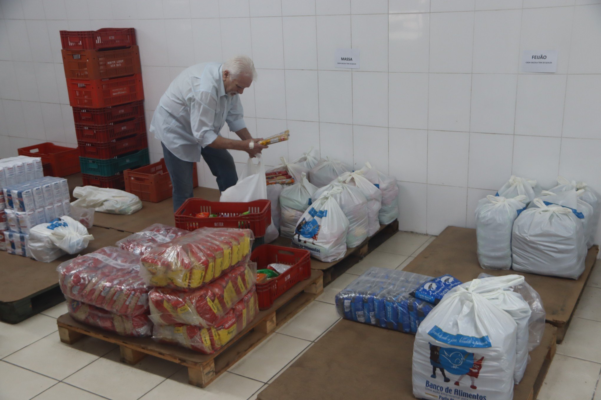 Com baixa no estoque, Banco de Alimentos atende apenas 40% das necessidades na região
