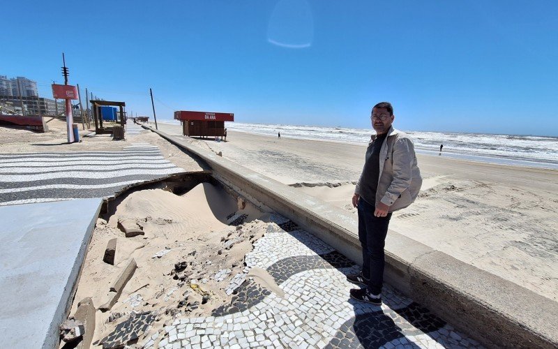 SecretÃ¡rio de Obras conferiu os problemas no calÃ§adÃ£o 