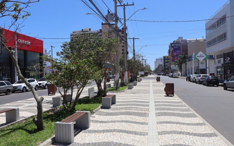 Calçadão da Avenida Emancipação, no Centro, é revitalizado com pedra portuguesa 