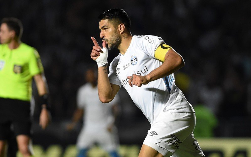 Luis Suárez marcou três na vitória sobre o Botafogo por 4 a 3 | Jornal NH