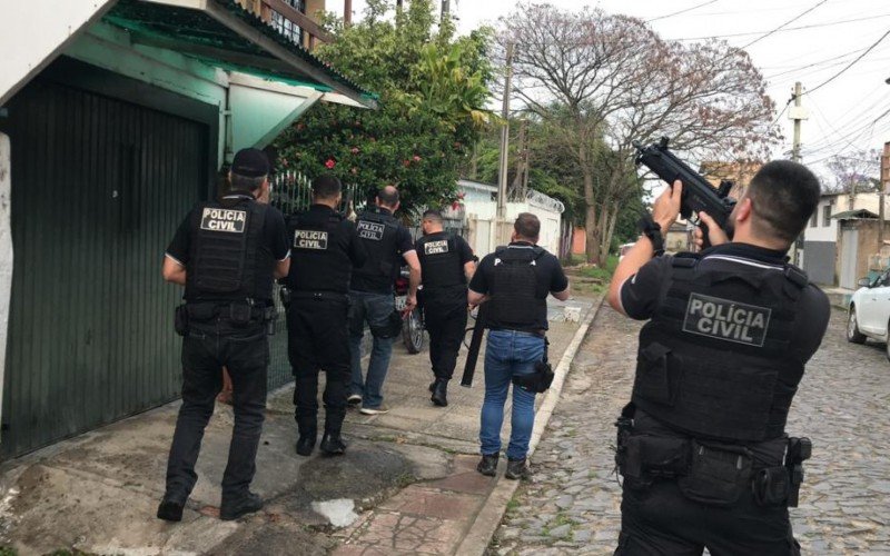 PolÃ­cia cumpre 20 mandados de prisÃ£o contra grupo investigado por matar cinco pessoas no RS
