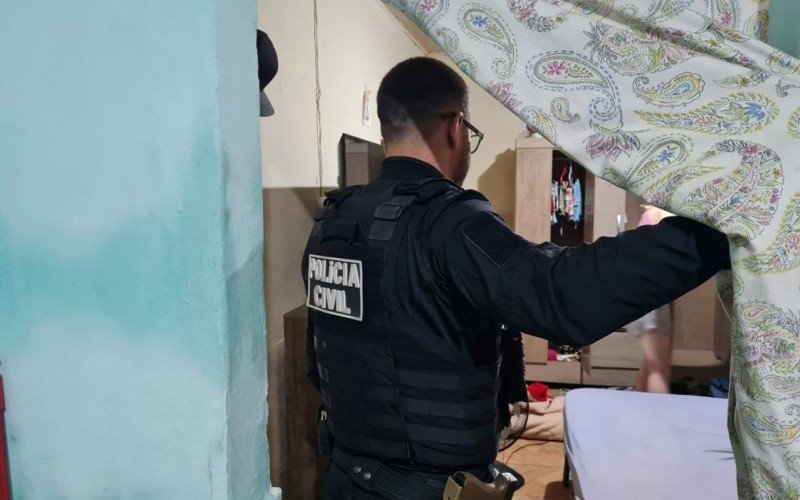 PolÃ­cia cumpre 20 mandados de prisÃ£o contra grupo investigado por matar cinco pessoas no RS