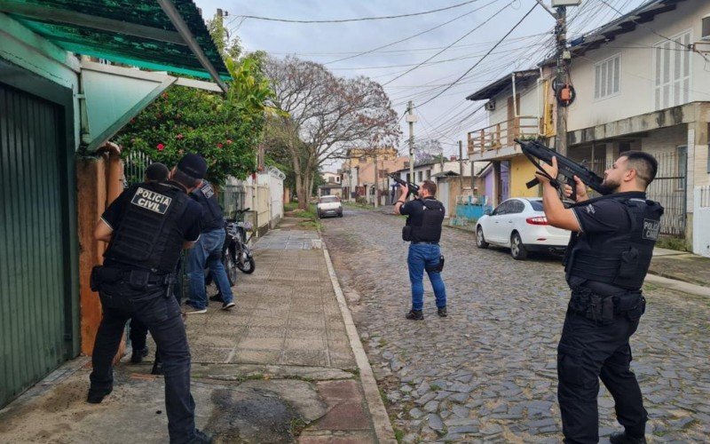 PolÃ­cia cumpre 20 mandados de prisÃ£o contra grupo investigado por matar cinco pessoas no RS