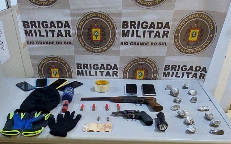 Material apreendido no momento da prisão dos três envolvidos | Jornal NH