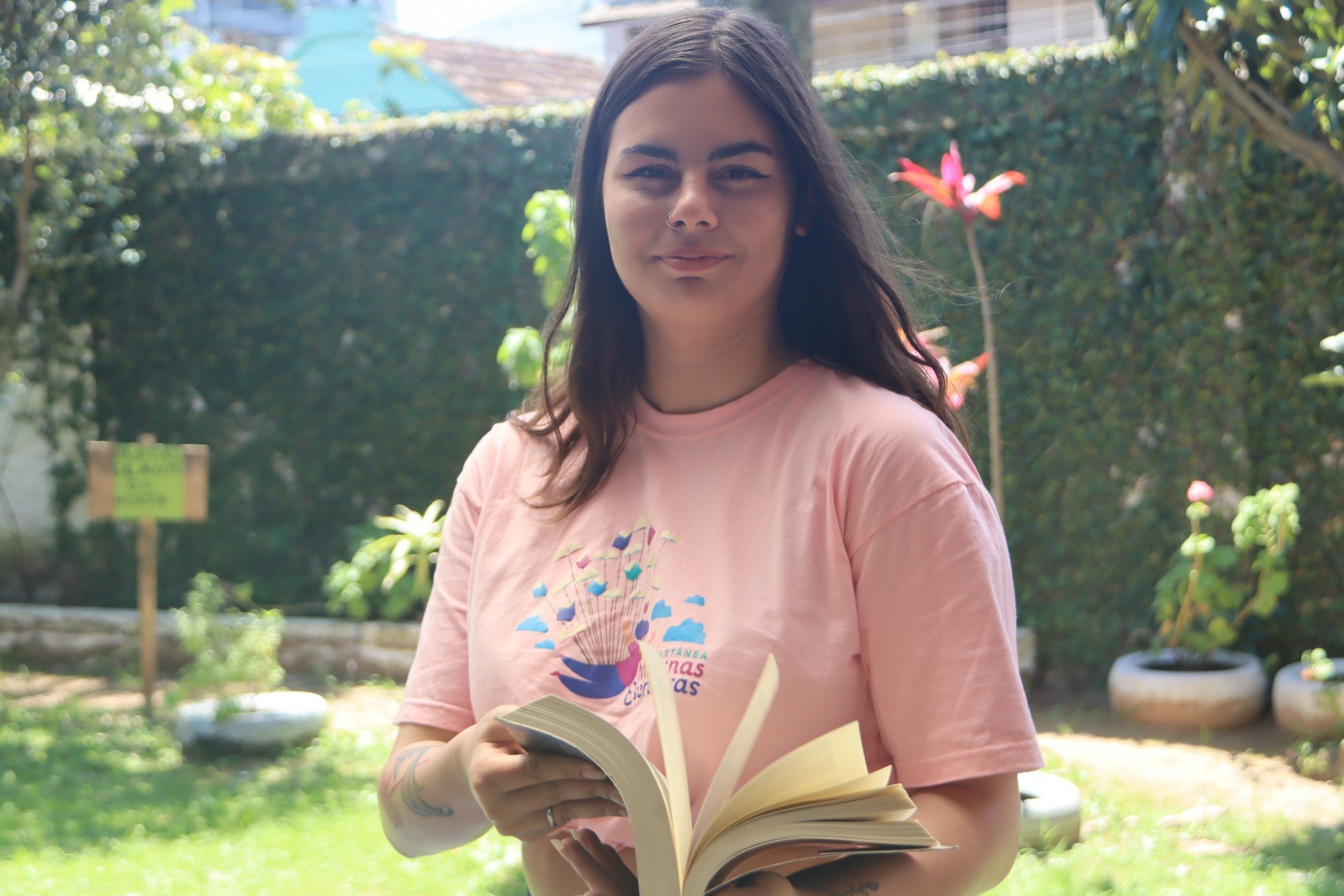 As leopoldenses Izadora, 17 anos, e Livia, 15, participam do projeto Meninas Escritoras 