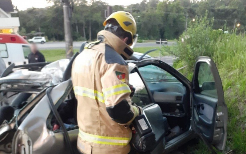 Motorista e passageiros ficam feridos em acidente entre trÃªs veÃ­culos na RS-235