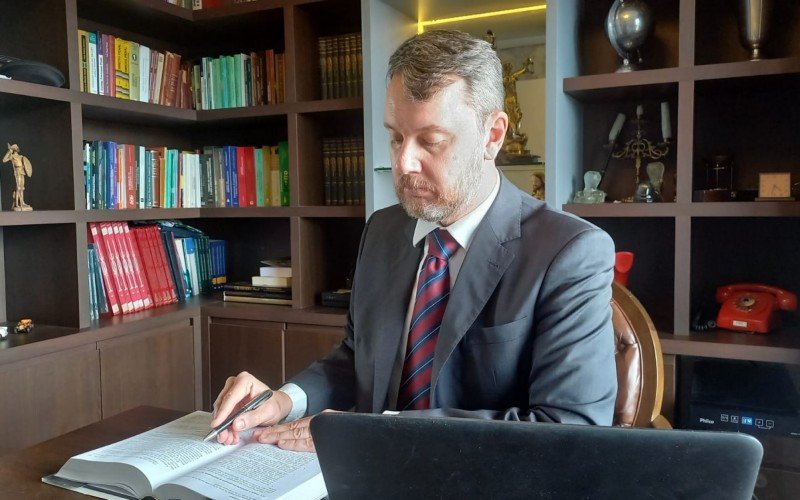 Promotor Michael Schneider Flach: "Estamos na planície, olhando para a ponta do iceberg. Na sequência, vamos olhar para dentro das contas" | Jornal NH
