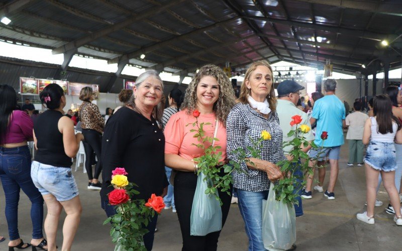 As amigas VerÃ´nica, ElisÃ¢ngela e Lurdes, de XangrilÃ¡