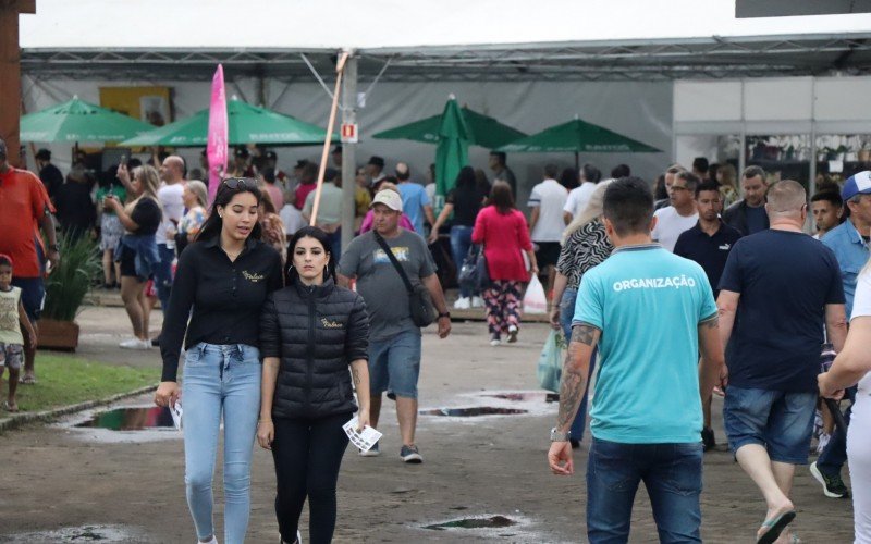 Mesmo com tempo fechado, pÃºblico compareceu