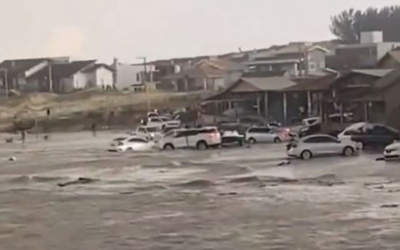 Tsunami Meteorológico arrastou veículos pela praia de Cardoso, em SC | Jornal NH