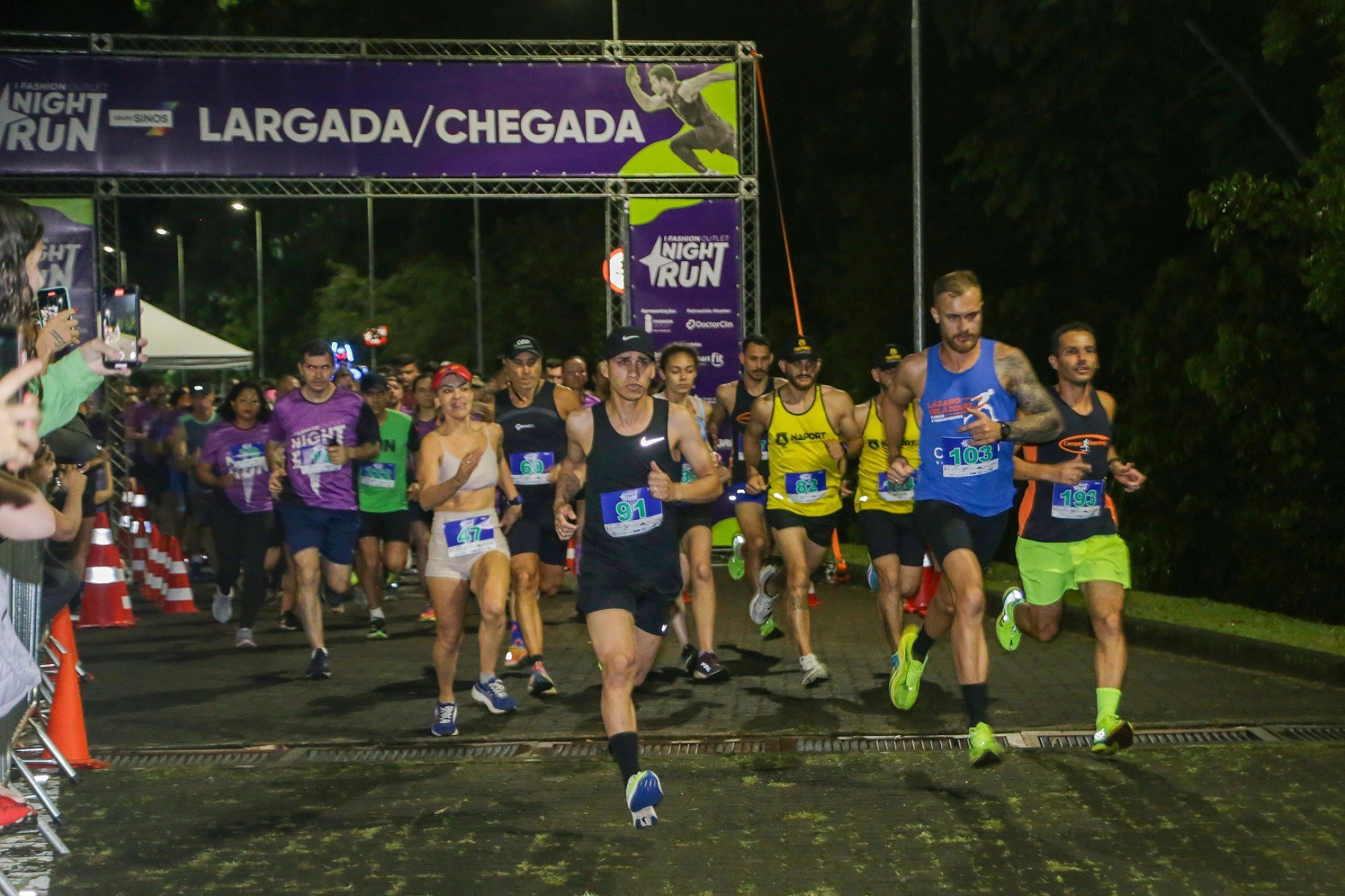 FOTOS: Night Run reúne mil atletas em Novo Hamburgo