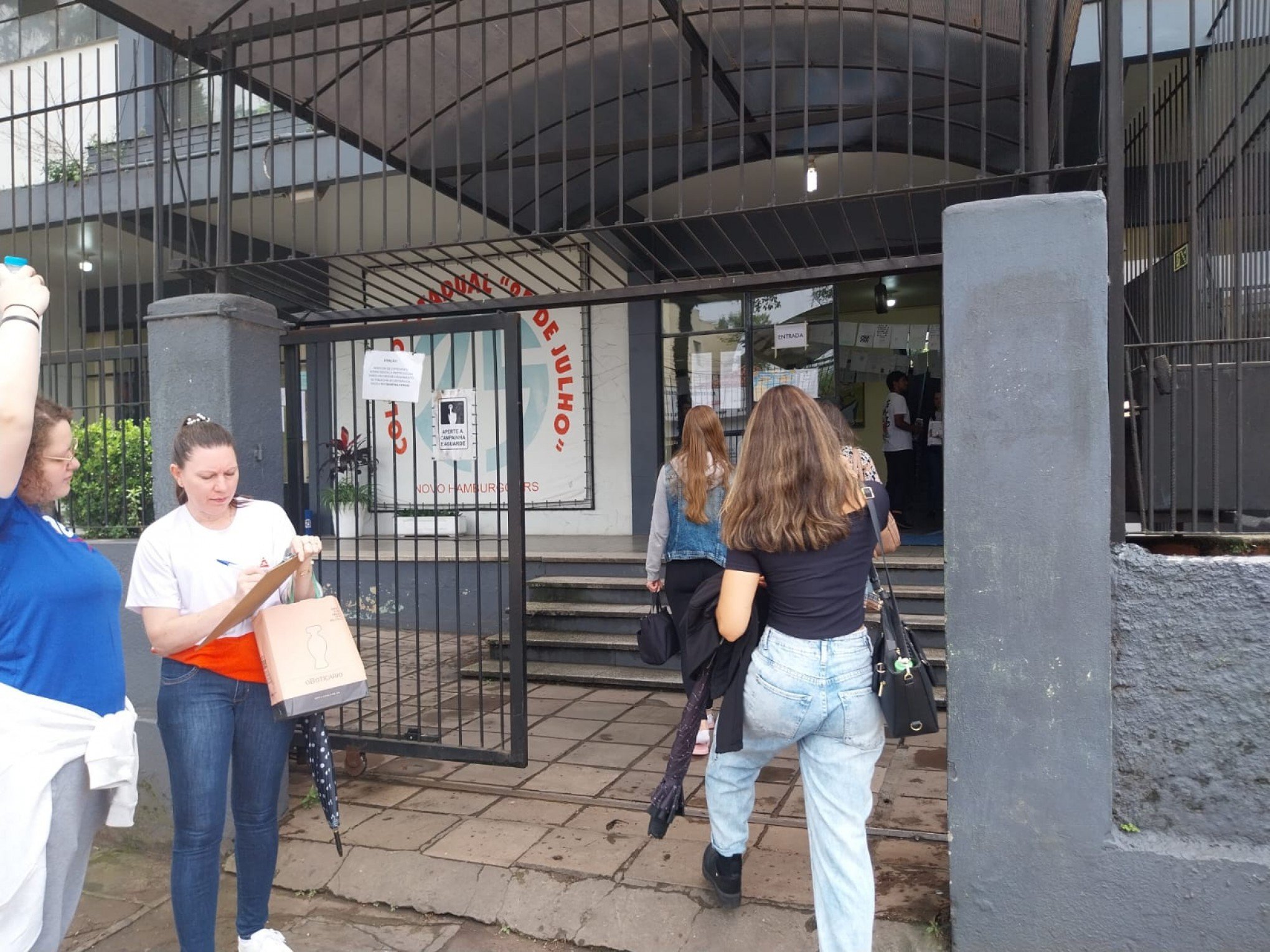 ENEM: Candidatos chegam para o segundo dia de provas em Novo Hamburgo