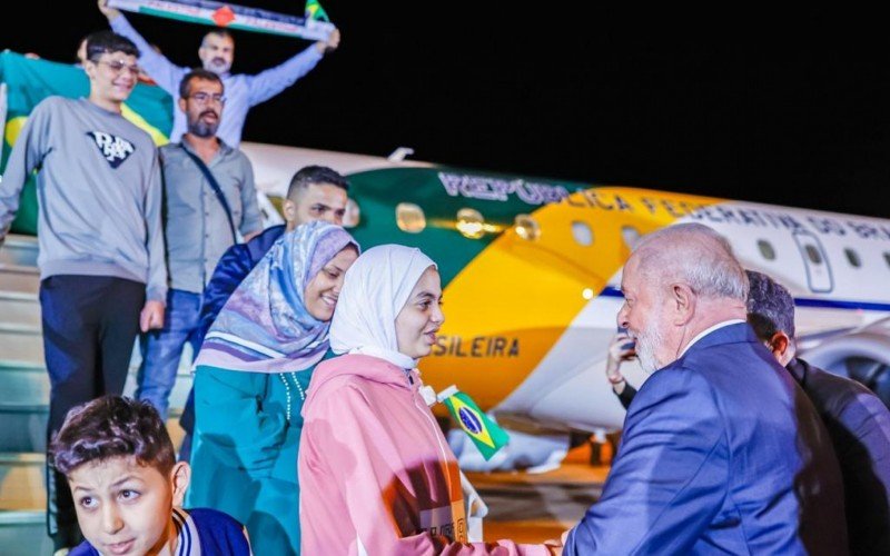 Repatriado de Gaza virá para Novo Hamburgo; veja como foi a chegada ao Brasil do grupo resgatado da guerra