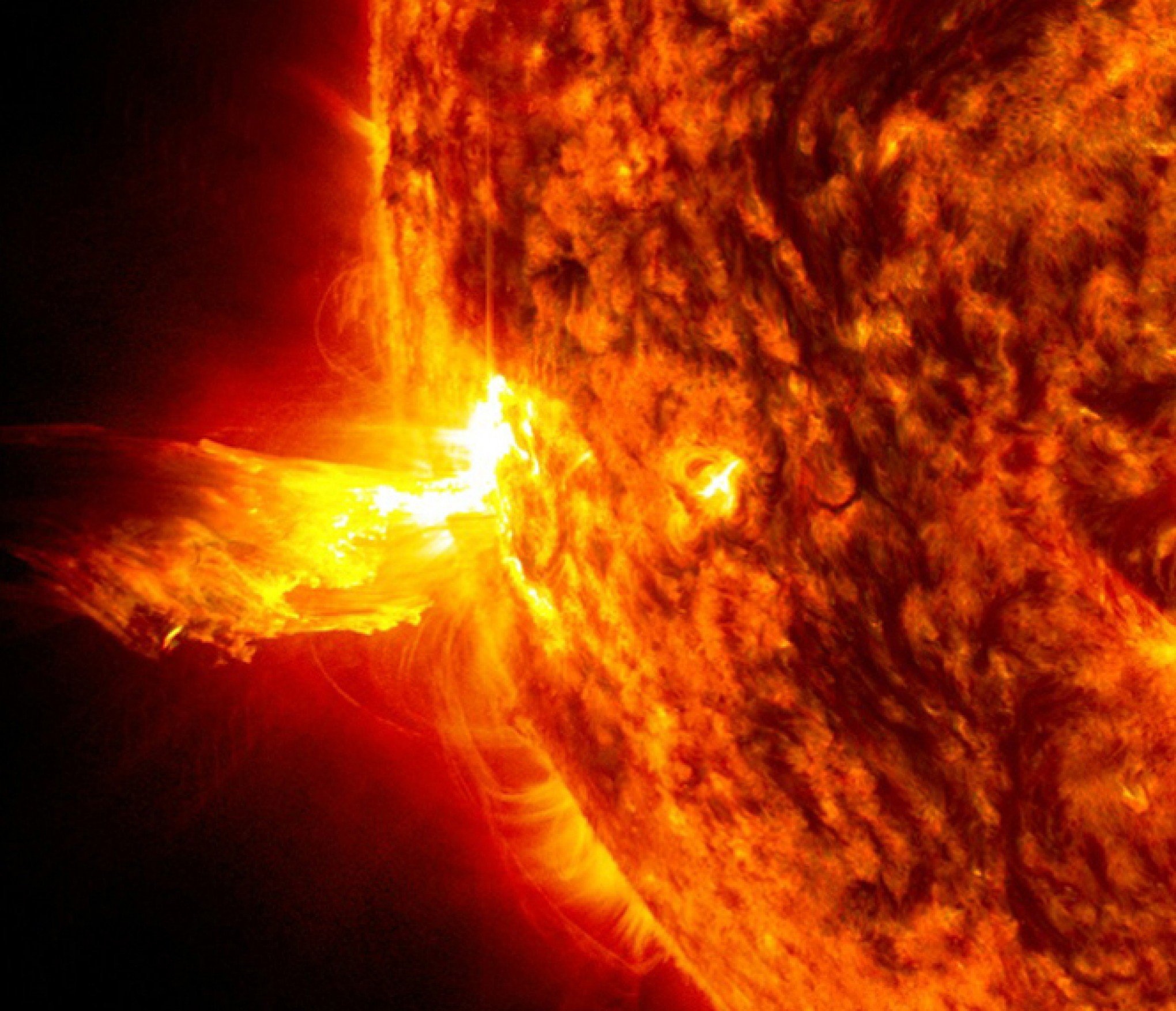 В отдельные годы в природе наблюдаются вспышки. Магнитная буря 2022. Взрыв солнца. Вспышки на солнце. Солнечная плазма.