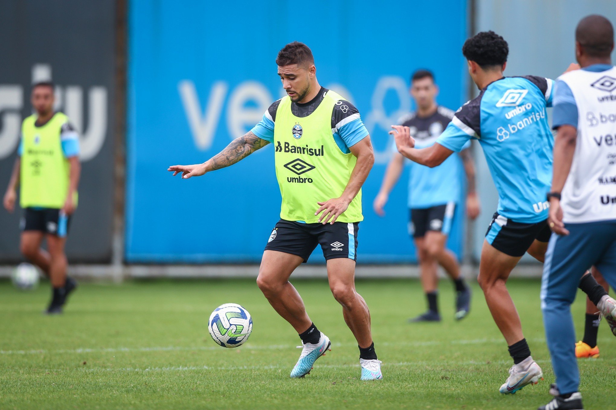 Lateral João Pedro tem lesão confirmada pelo Grêmio