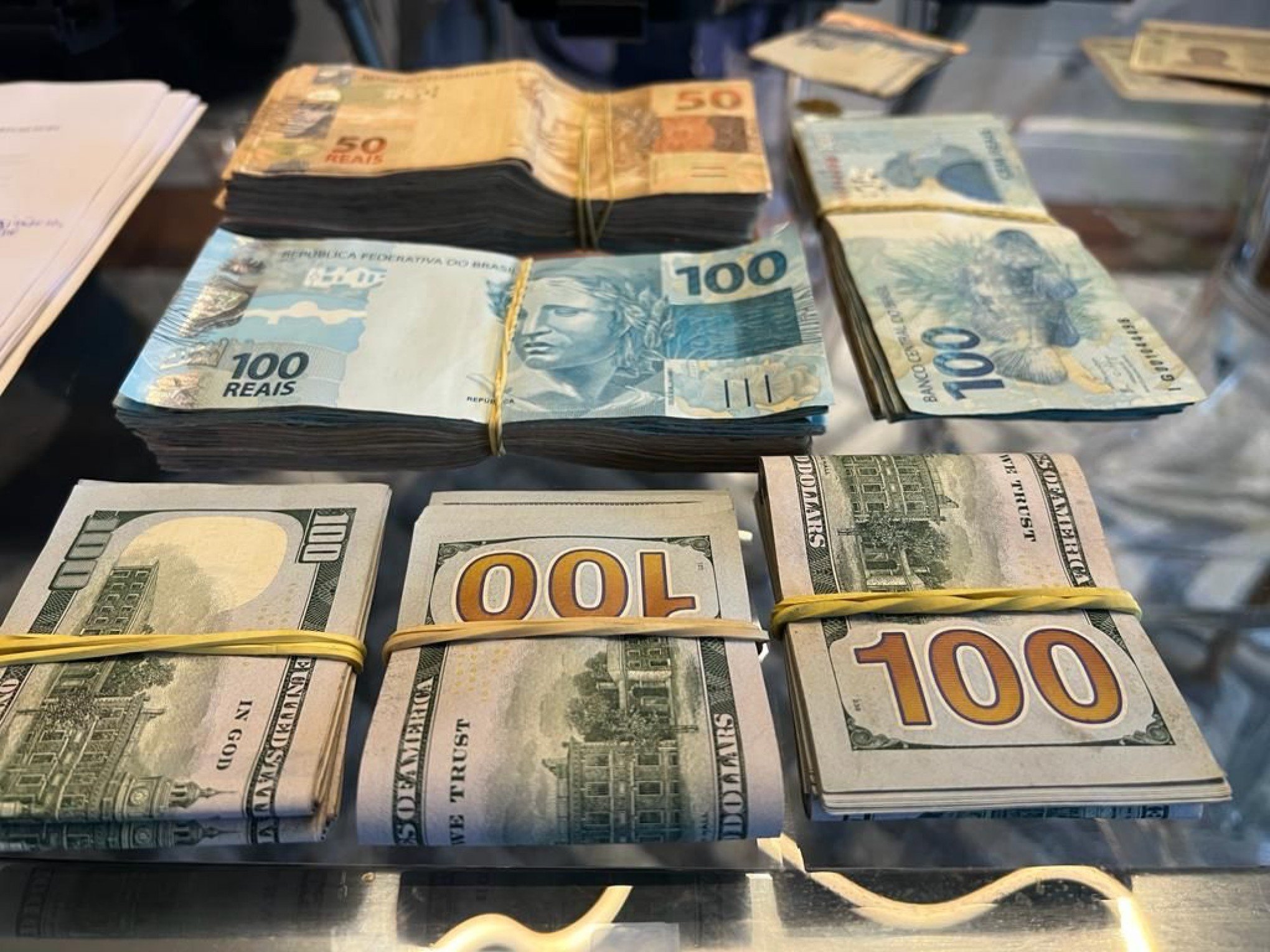 Grupo investigado por prejuízo de quase meio bilhão em fundos de investimento é alvo da PF na região