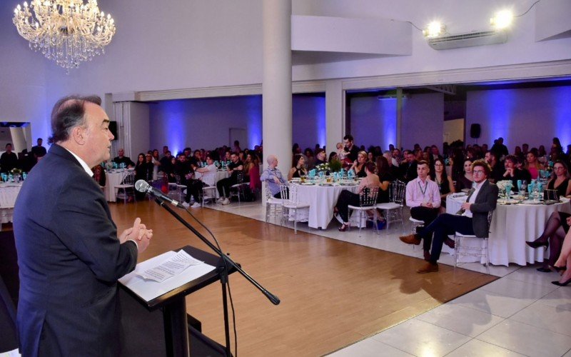 Carlos Eduardo Gusmão foi o responsável por dar as boas-vindas aos finalistas e saudar os empresários da cidade