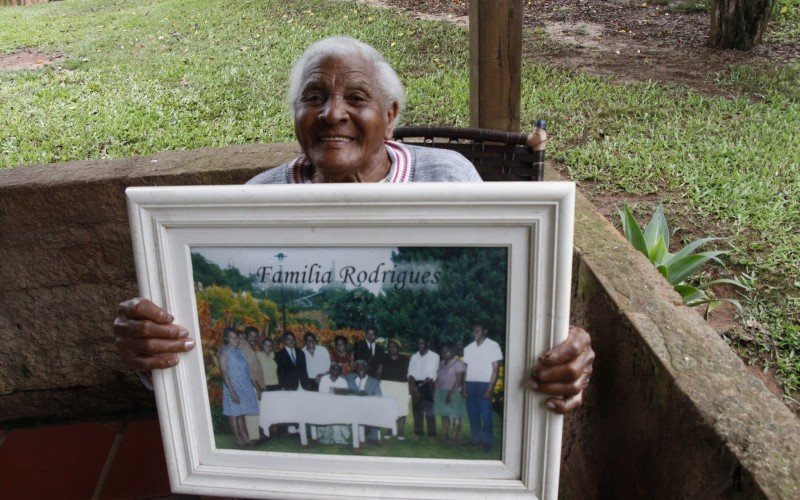 Vó Silvina é a moradora mais antiga do Quilombo Macado Branco, em Portão | Jornal NH