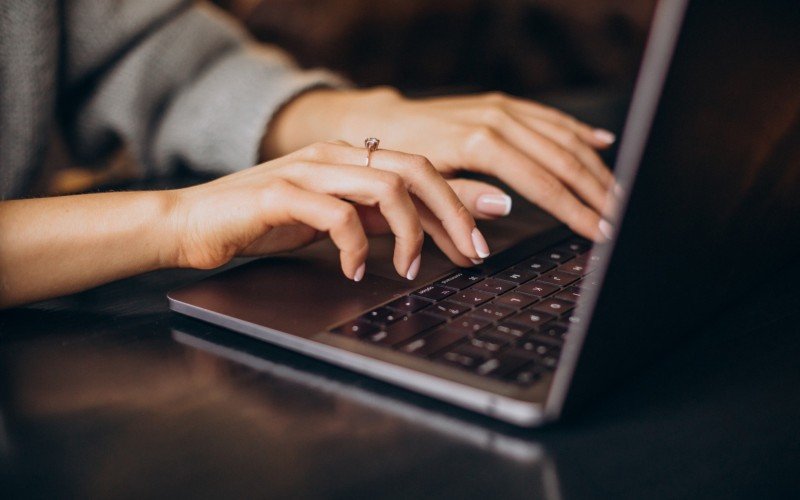 É preciso atenção na hora de comprar pela internet | abc+