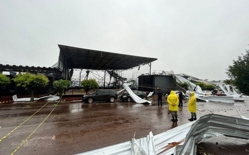 Estragos em ginÃ¡sio que desabou no noroeste do Rio Grande do Sul