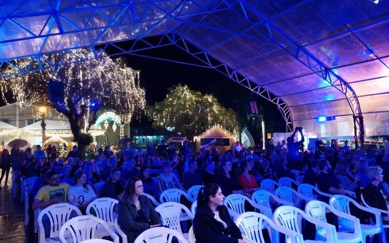 Abertura do Natal dos Anjos em Dois IrmÃ£os na sexta-feira, 17 de novembro