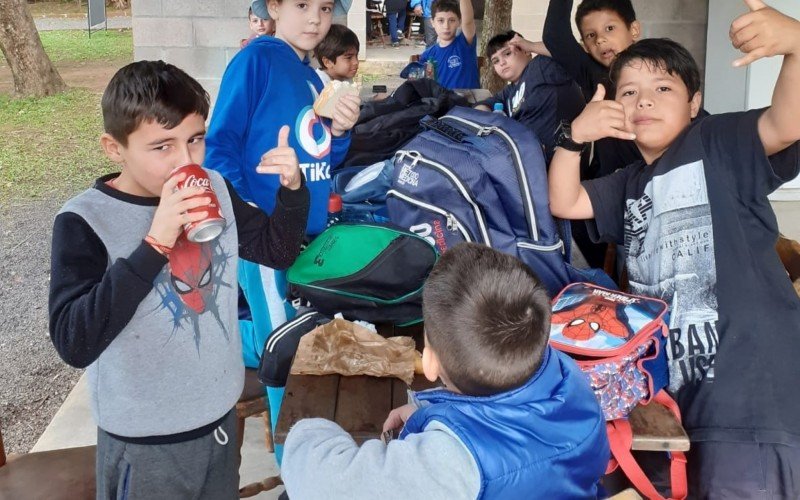 Alunos da rede municipal de ensino de SÃ£o Leopoldo participam do projeto social Boleiros SÃ£o LÃ©o