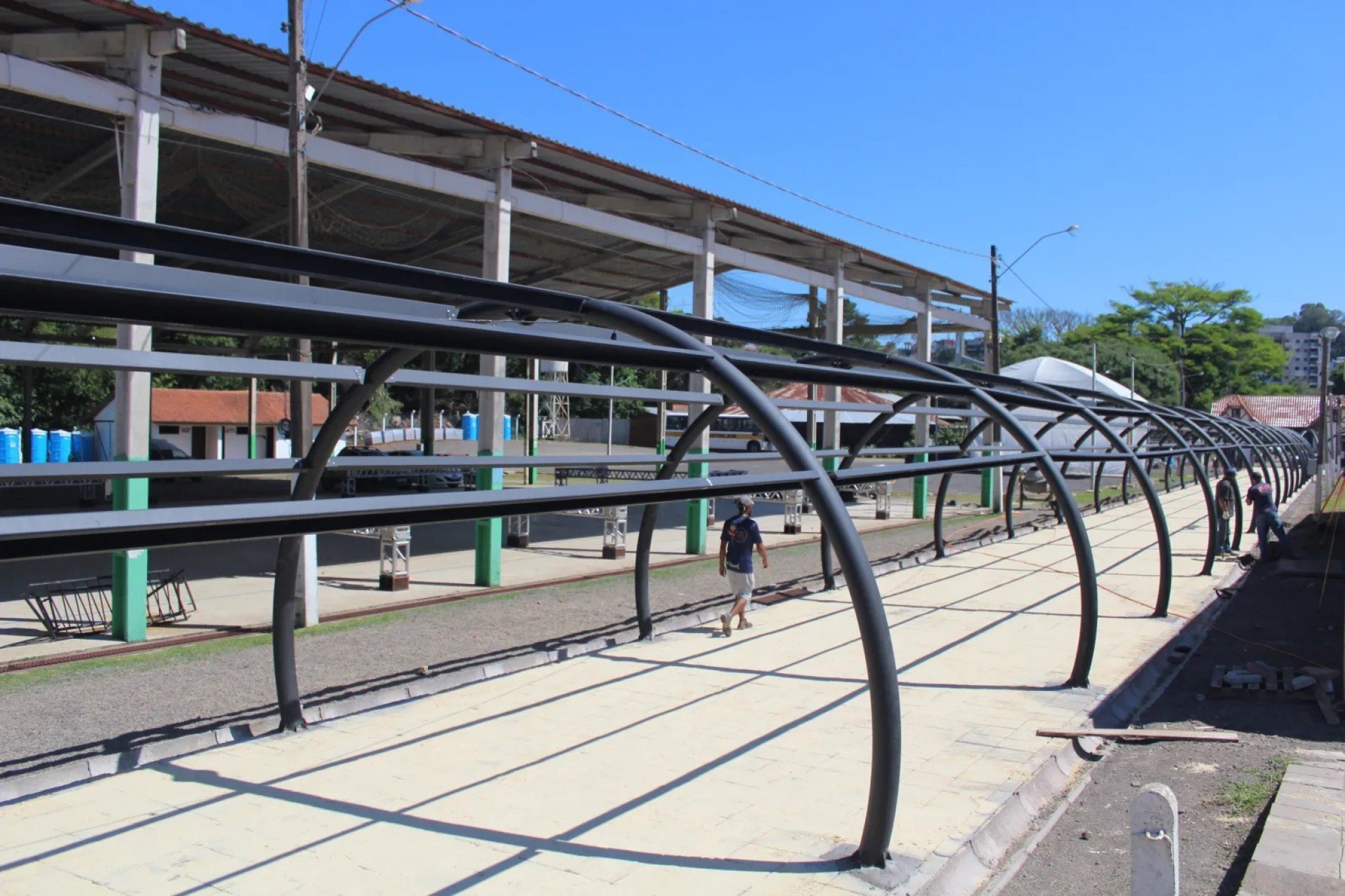 Calçada coberta tem etapa concluída em Salvador do Sul
