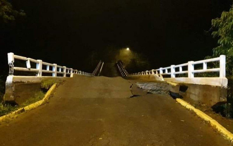 Ponte localizada na Rua Conego Joao Miguel Royer foi interditada pelo risco de queda | Jornal NH