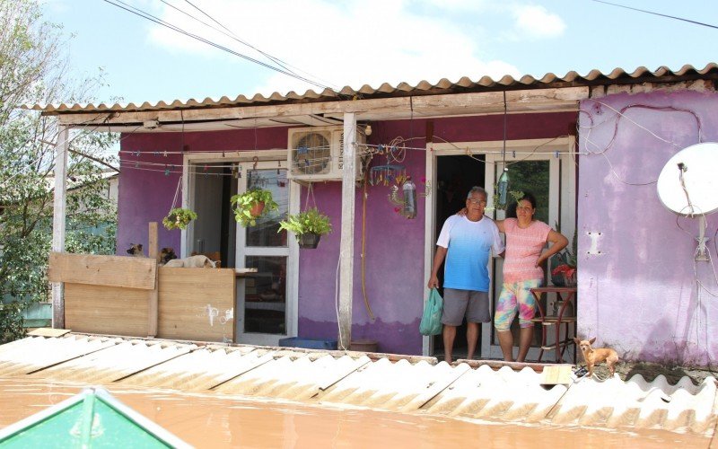 Moradores que residem em casas de dois pavimentos resistem deixar os imÃ³veis em SÃ£o SebastiÃ£o do CaÃ­