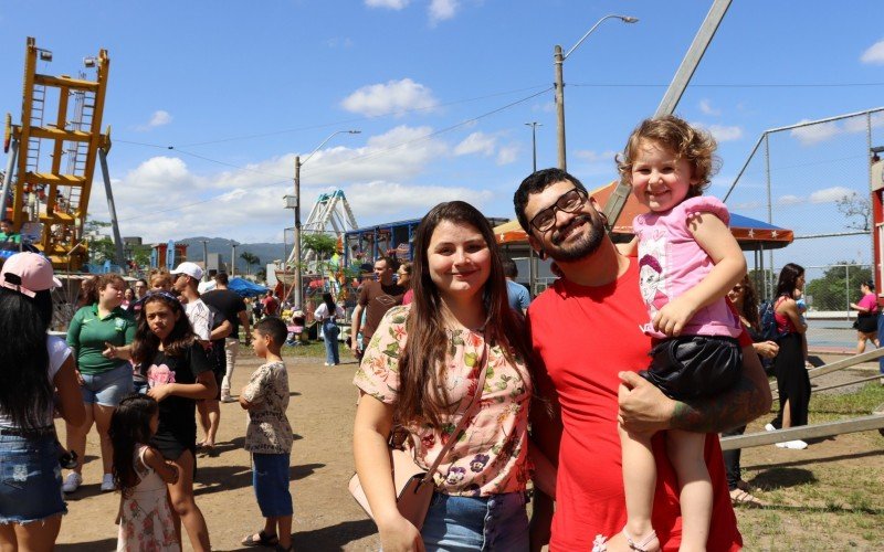 Juliana e CÃ©sar com a afilhada Valentina