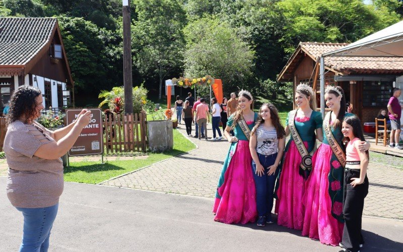 Visitantes aproveitaram para fazer fotos com as soberanas