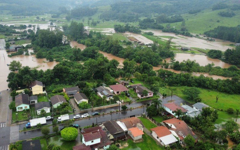 Chuva que atingiu a regiÃ£o na sexta-feira (17) e no sÃ¡bado (18) provocou inundaÃ§Ãµes em Rolante