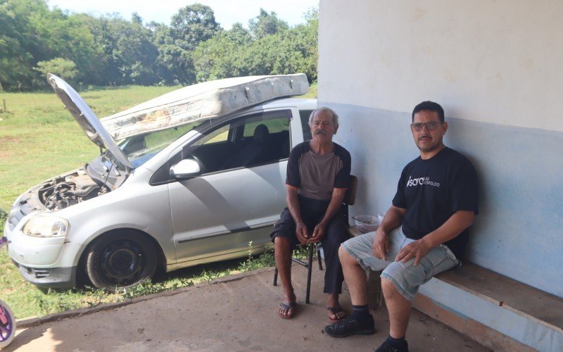 Ademar e Deonildo abrigaram-se na sede do Campo do Alfa, na Feitoria; Deonildo tentou salvar o carro de seu sobrinho, William