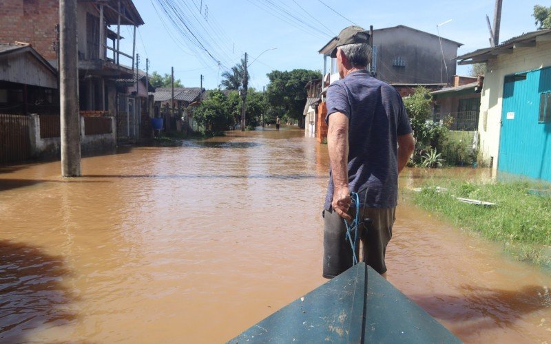 Inundação do Rio dos Sinos na rua Otto Daudt - 