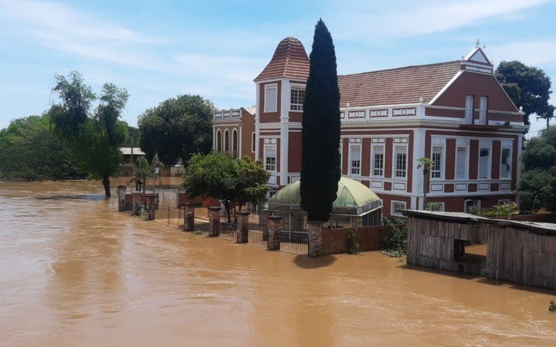 Enchente atingiu a Secretaria de Meio Ambiente e Museu do Rio nesta segunda-feira