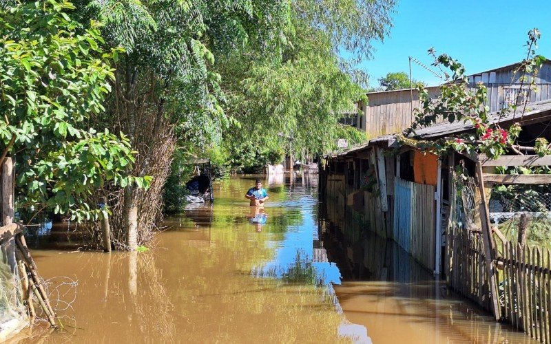 Moradores relutam deixar suas casas em beco às margens da Avenida dos Municípios, em Novo Hamburgo | Jornal NH