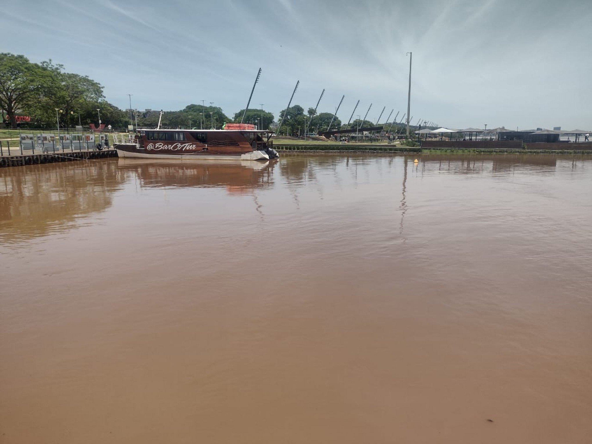 Cheia do Guaíba bate a de setembro e se torna a maior desde 1941; veja vídeo da inundação em Porto Alegre