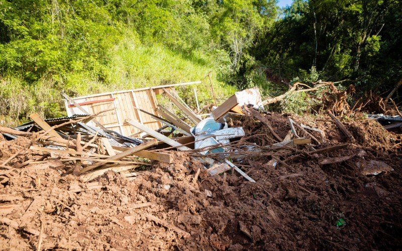 Casas prÃ³ximas ao Rio Paranhana foram destruÃ­das
