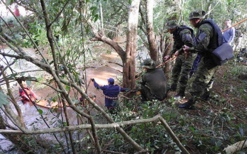Pai e filho foram encontrados nesta segunda-feira (20)