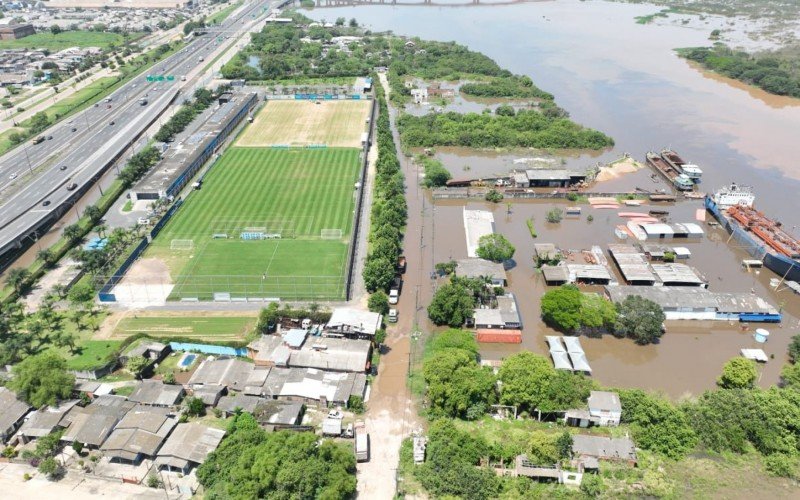 CT Luiz Carvalho do GrÃªmio Ã© invadido pelo GuaÃ­ba em meio a enchente histÃ³rica