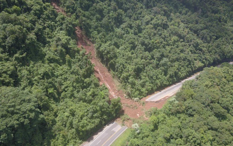 Desde sÃ¡bado (18), trecho da RS-122, em Alto Feliz, estÃ¡ bloqueado para trÃ¡fego de veÃ­culos
