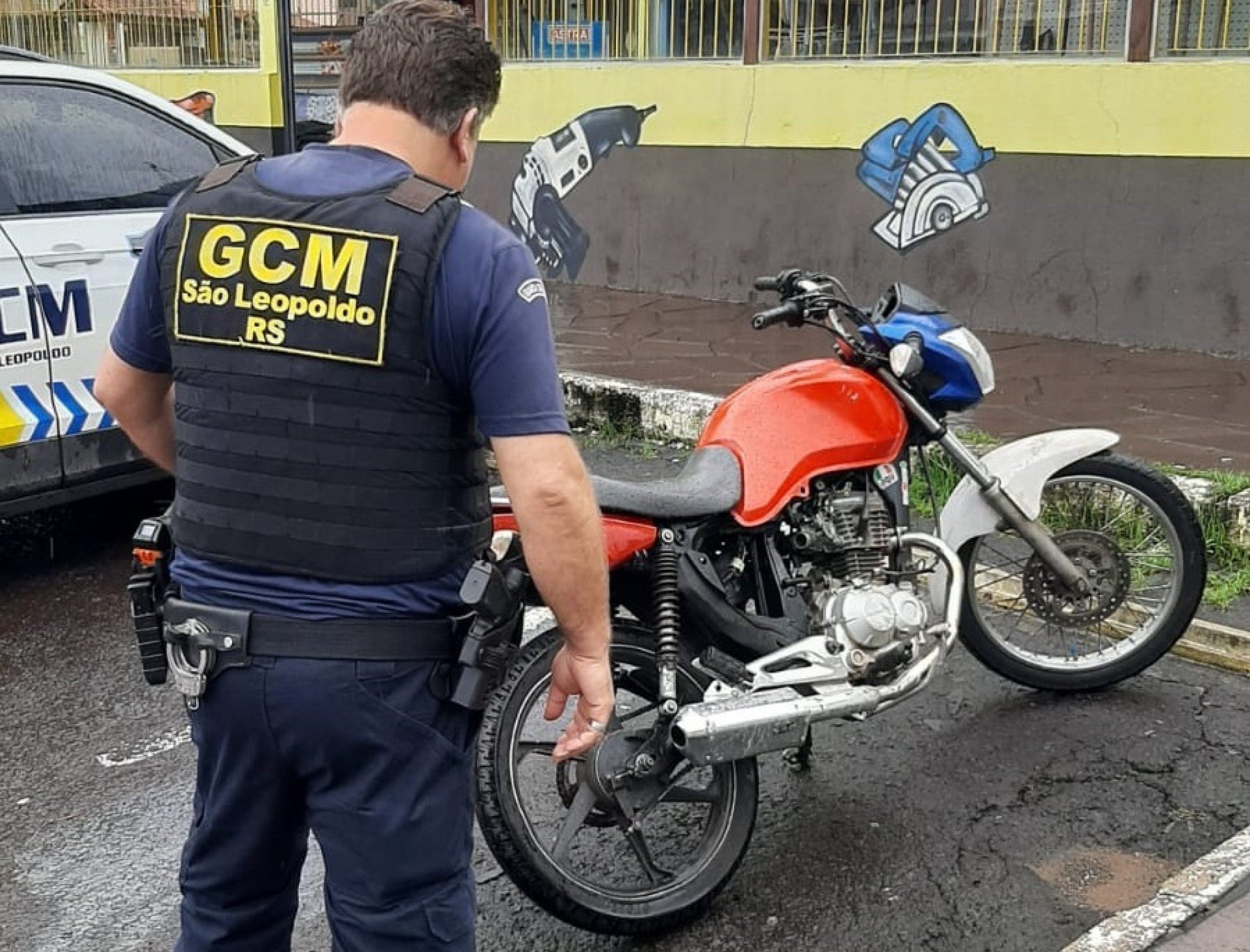Motocicleta com mais de R$ 100 mil em multas é recolhida pela Guarda em São Leopoldo