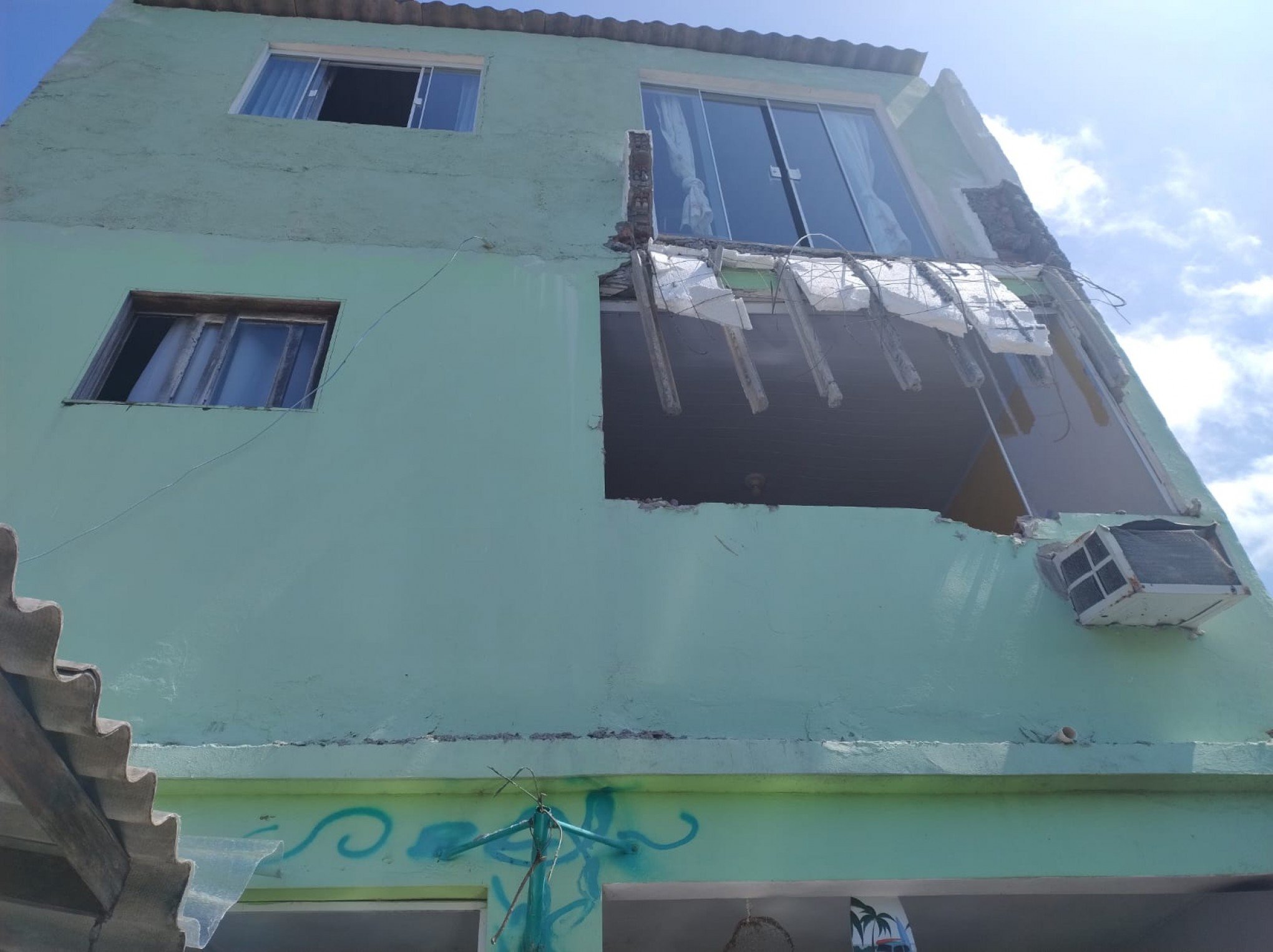 Dona de hostel e irmã morrem após sacada desabar em Santa Catarina